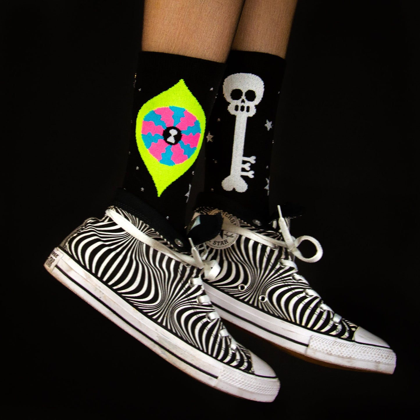 Gumball Poodle calze Oliver's Eye - calzini decorati neri con dettagli argento, verde acido, fucsia, blu