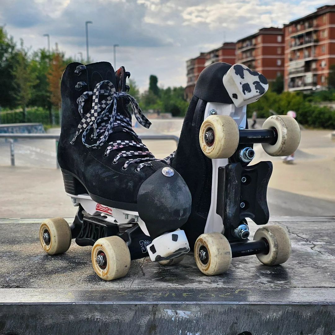 Roller skates mounting