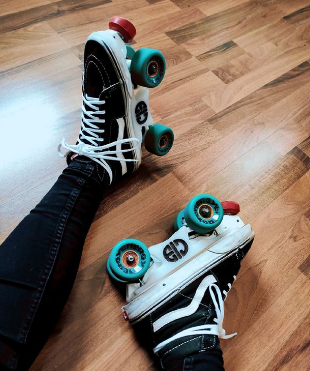 Roller skates mounting